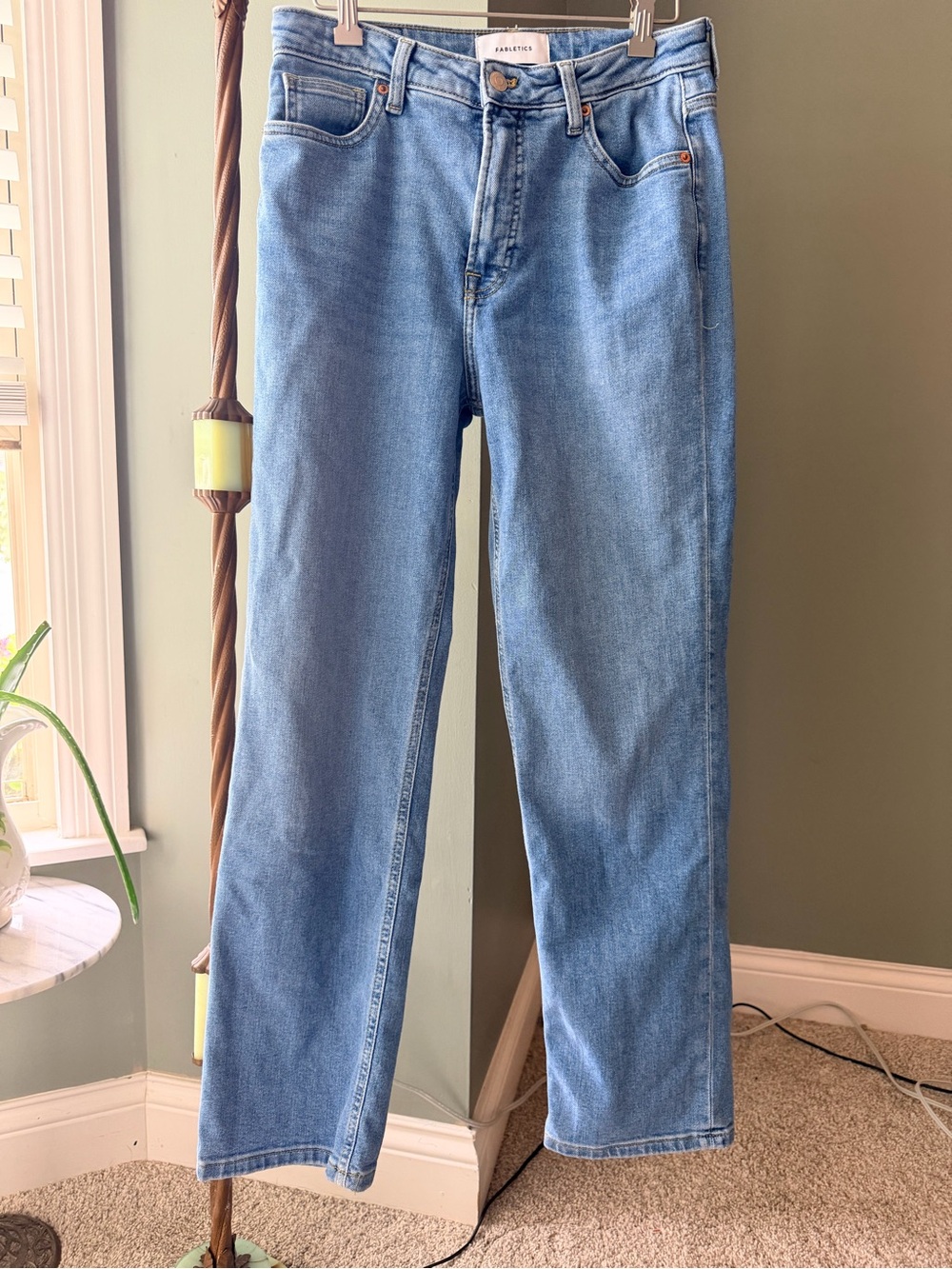 GT-0077 Fabletics High Rise Straight Jeans 30R Light Wash Stretch Denim